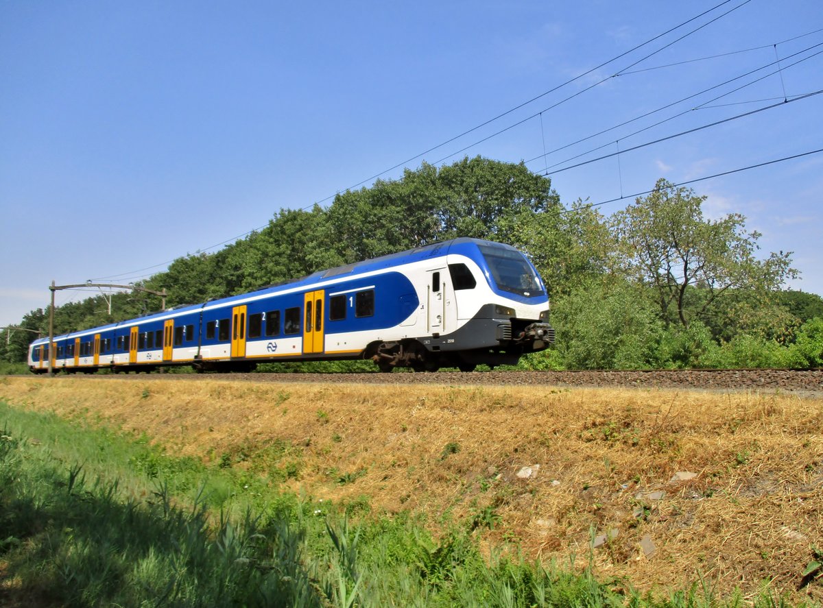 Am 26 Juli 2018 passiert NS 2510 Tilburg Oude Warande.