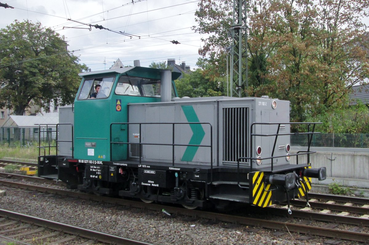 Am 27 Dezember 2016 lauft Vossloh 271 102 um in Rheinhausen.