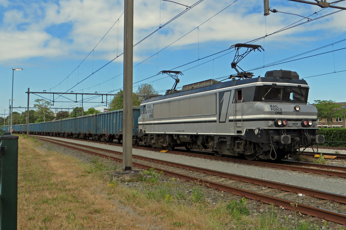 Am 27 Mai 2020 steht RFO 1829 mit ein Leerzug in Oss.