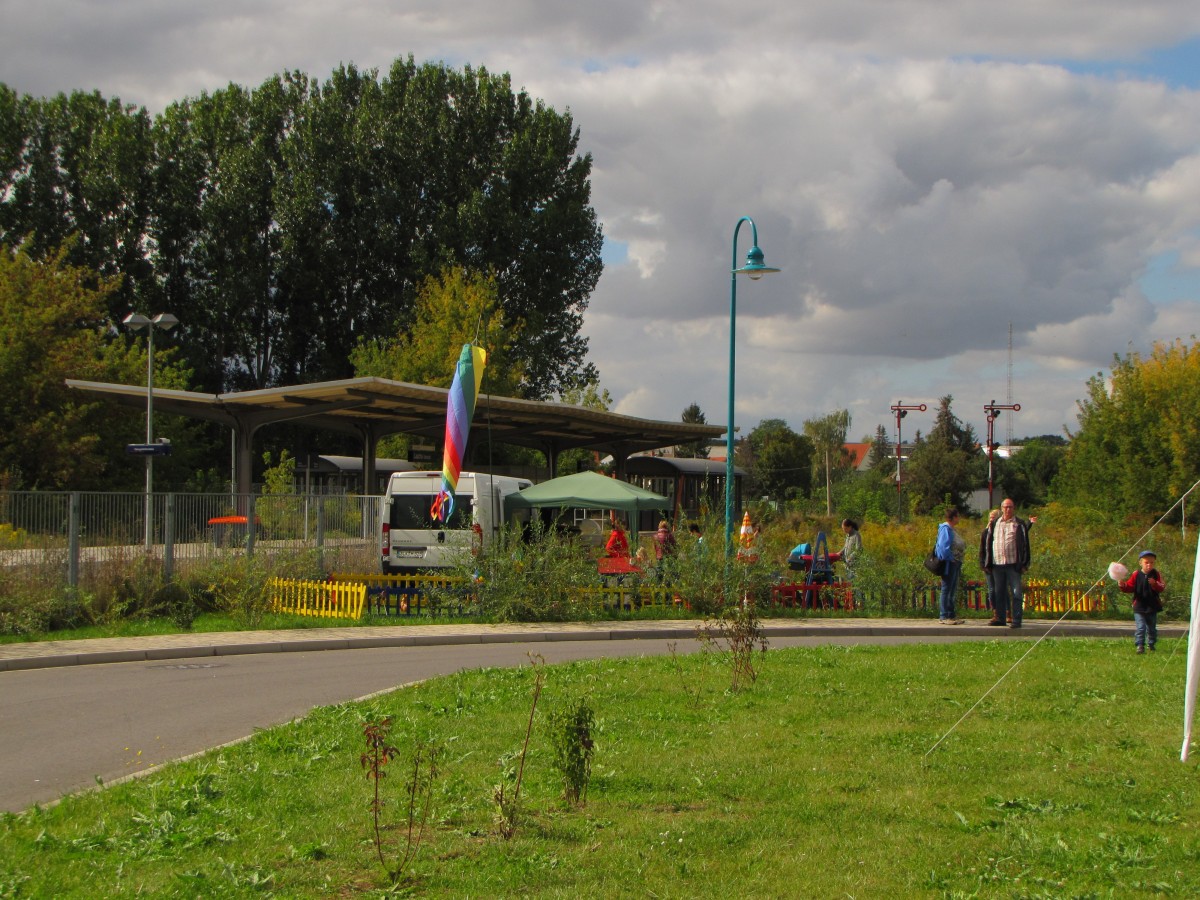 Am 27.09.2015 feierte der Finnebahnverein am Lauchaer Bahnhof ein Bahnhofsfest unter dem Motto  101 Jahre Finnebahn / 126 Jahre Unstrutbahn und 111 Jahre Schmoner Bahn.