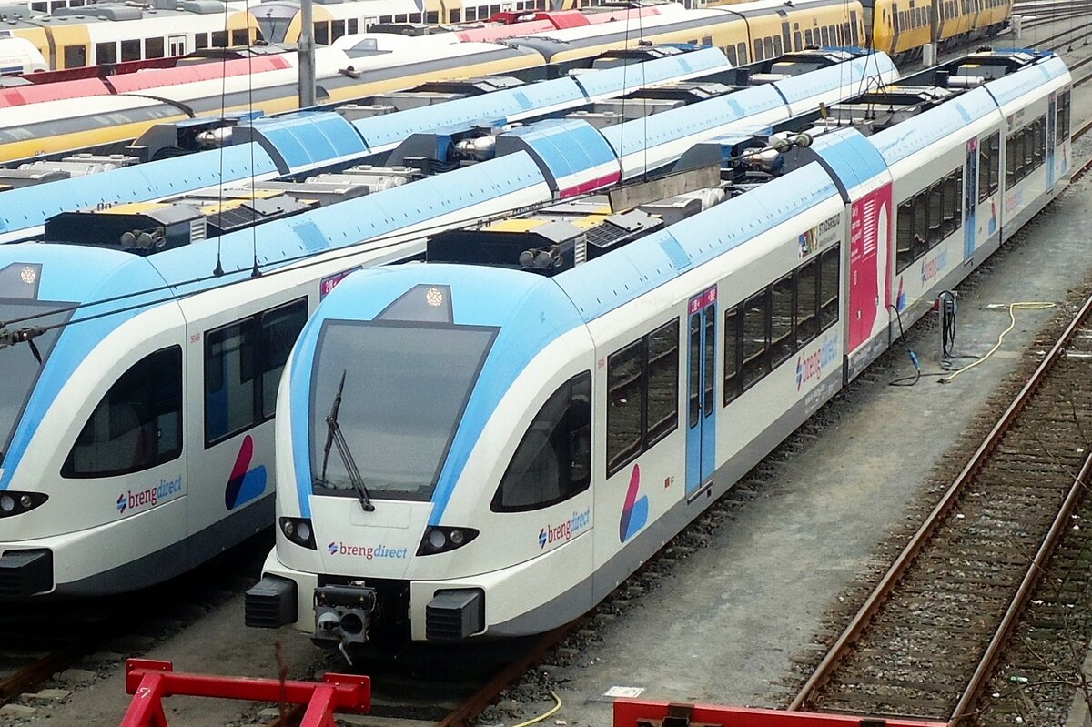 Am 28 März 2013 fing der Einsatz von BRENG auf ein Nebenbahn von Arnhem an und die neun GTWs wurden in Arnhem Berg zusammengebracht, mit 5045 als eine davon; Arnhem-Berg, 28-3-2013.