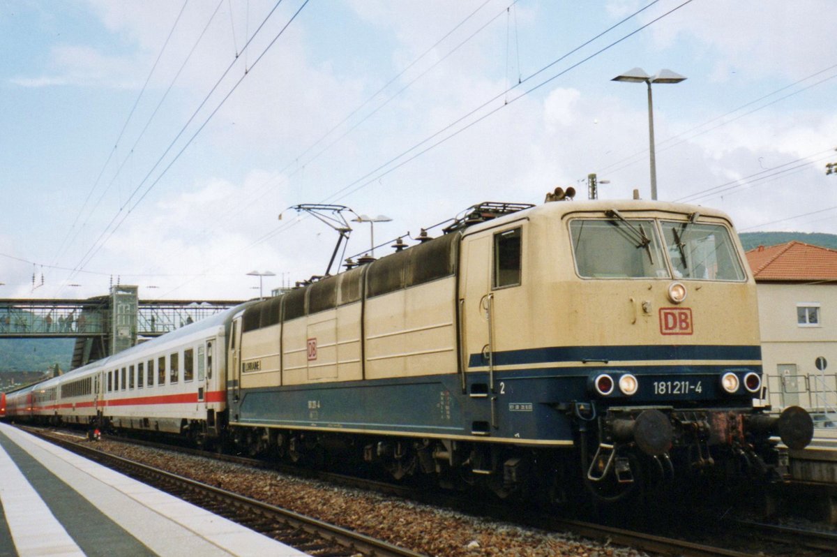 Am 28 Mai 2005 steht 181 211 in Neustadt (Weinstrasse).