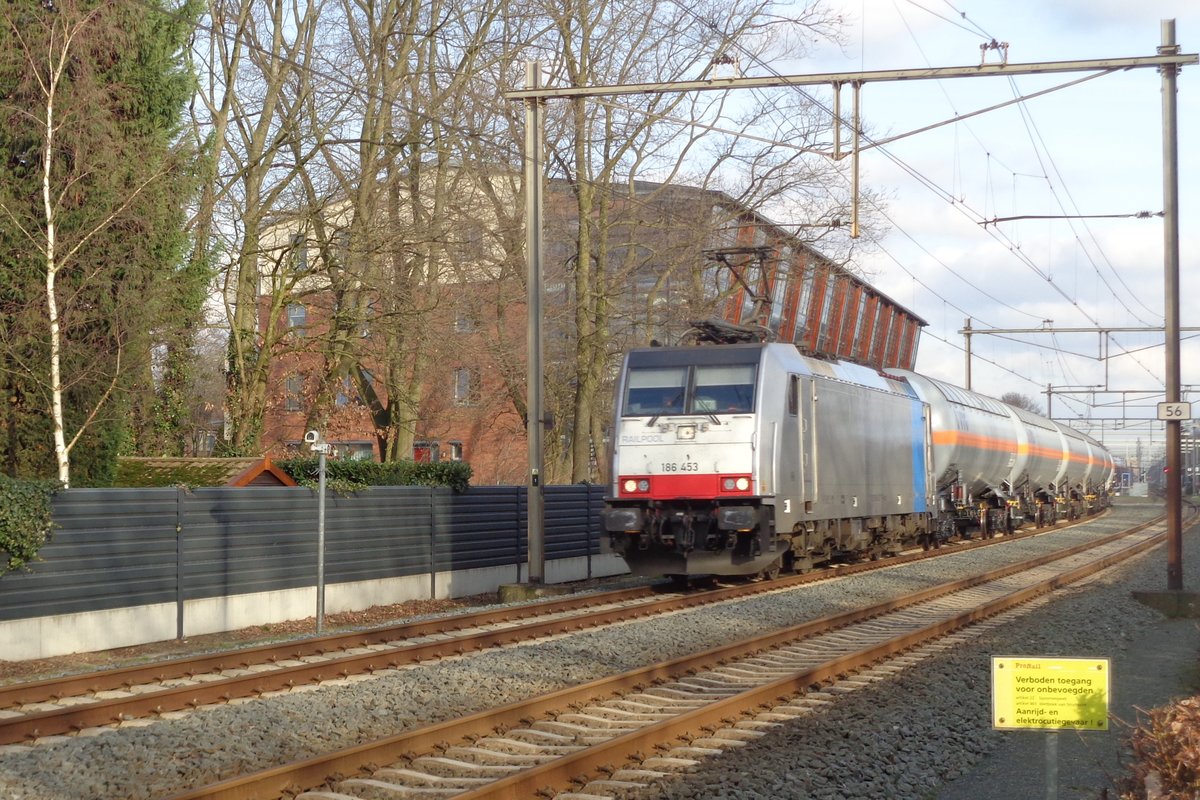 Am 29 Jnner 2019 durchfahrt Railpool 186 453 Wijchen. 