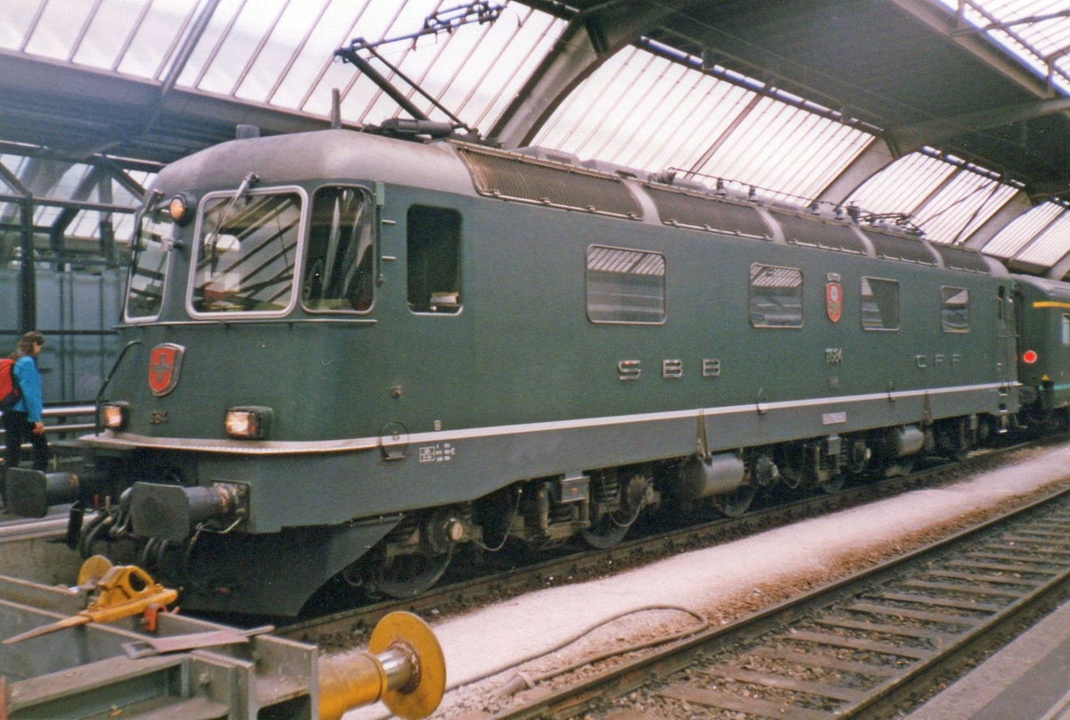 Am 29 Juli 1999 steht SBB 11684 in Zürich HB.