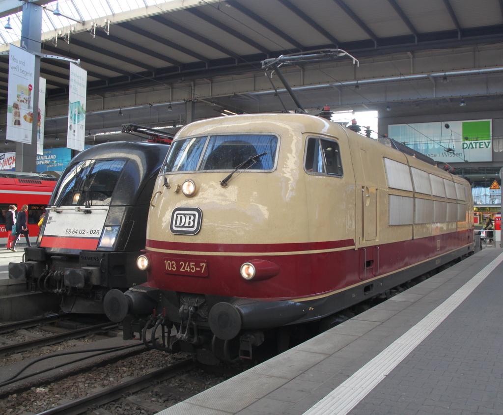 am 29.08.2014 waren 103 245-7 und ES 64 U2-026 zu Gast in Mnchen Hbf.