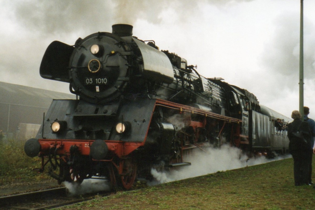 Am 29.Mai 2005 gab es Plandampf in Rheinland-Pfltz und 03 1010 -hier mit ausfahrt in Winden (Pfaltz) war dabei.