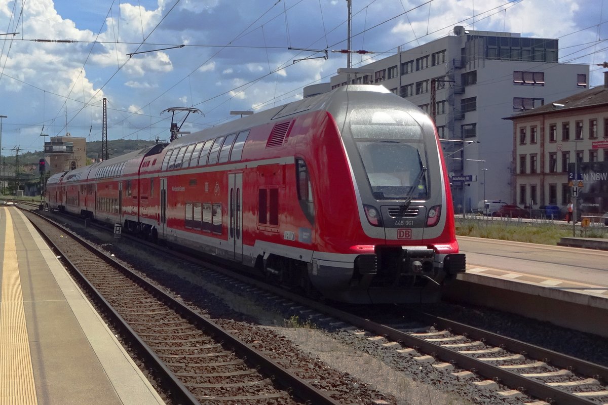 Am 3 Juni 2019 verlässt 445 061 Aschaffenburg.