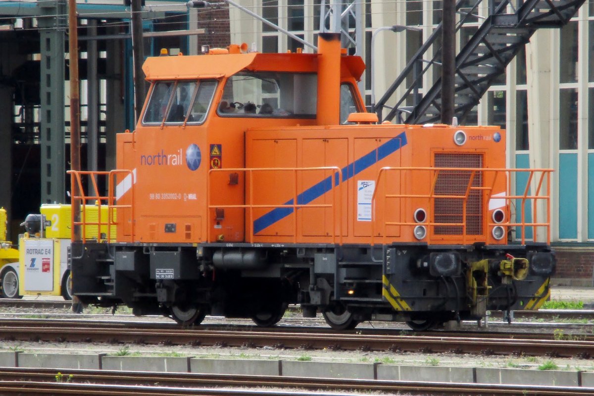 Am 30 April 2018 steht North Rail 352 002 in Berlin-Lichtenberg.