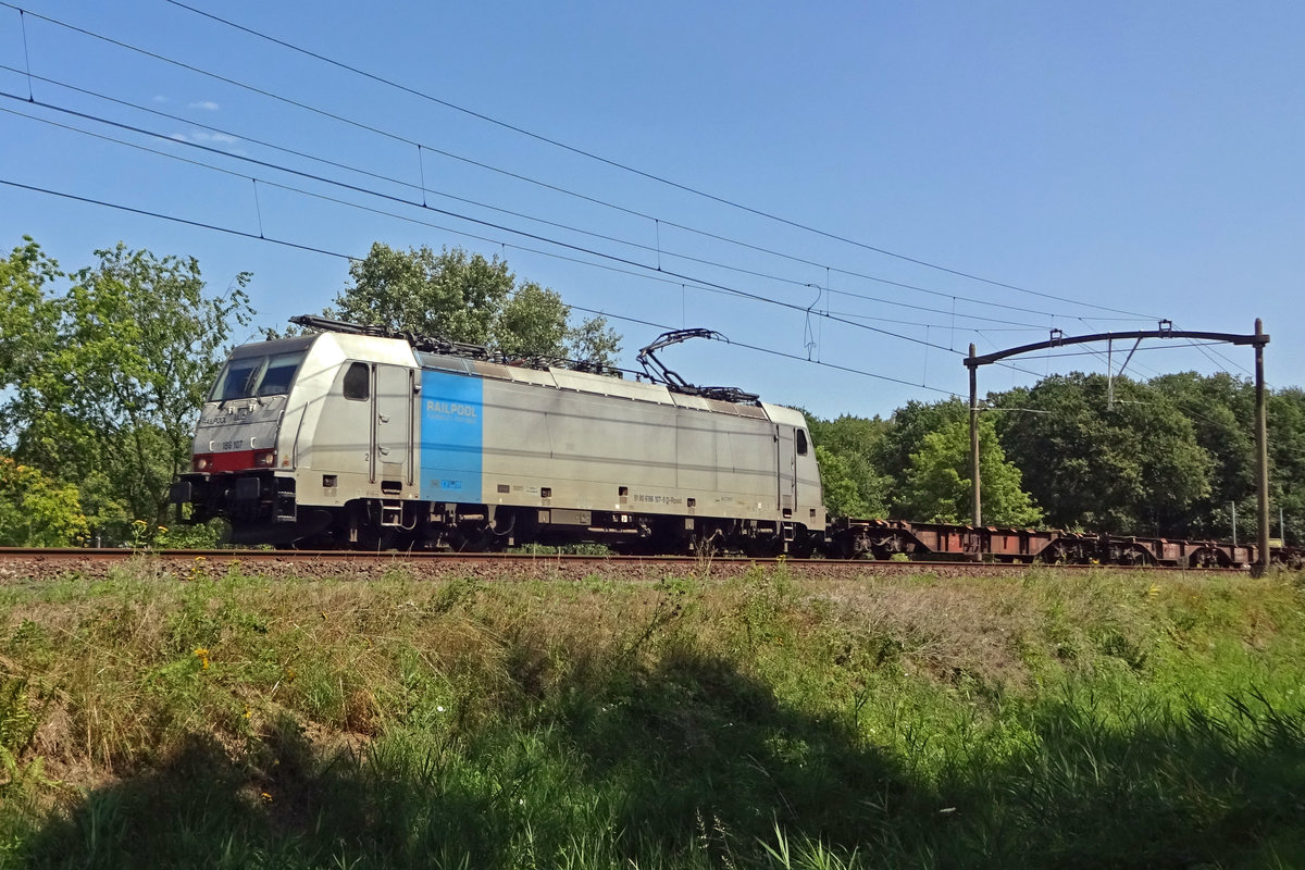 Am 30 Juli 2019 passiert KRE 186 107 Tilburg Oude Warande.