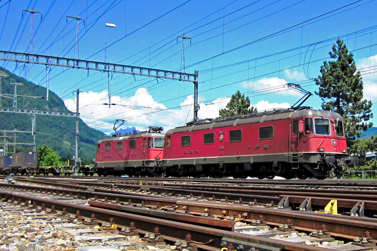 Am 30 Juni 2013 durcheilt SBB 11666 Frutigen.