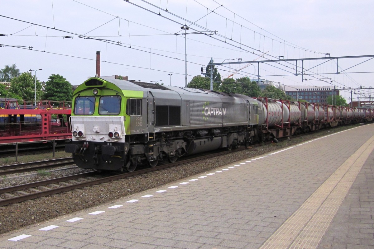 Am 30 Mai 2013 durchfahrt CapTrain PB05/6609 's Hertogenbosch.