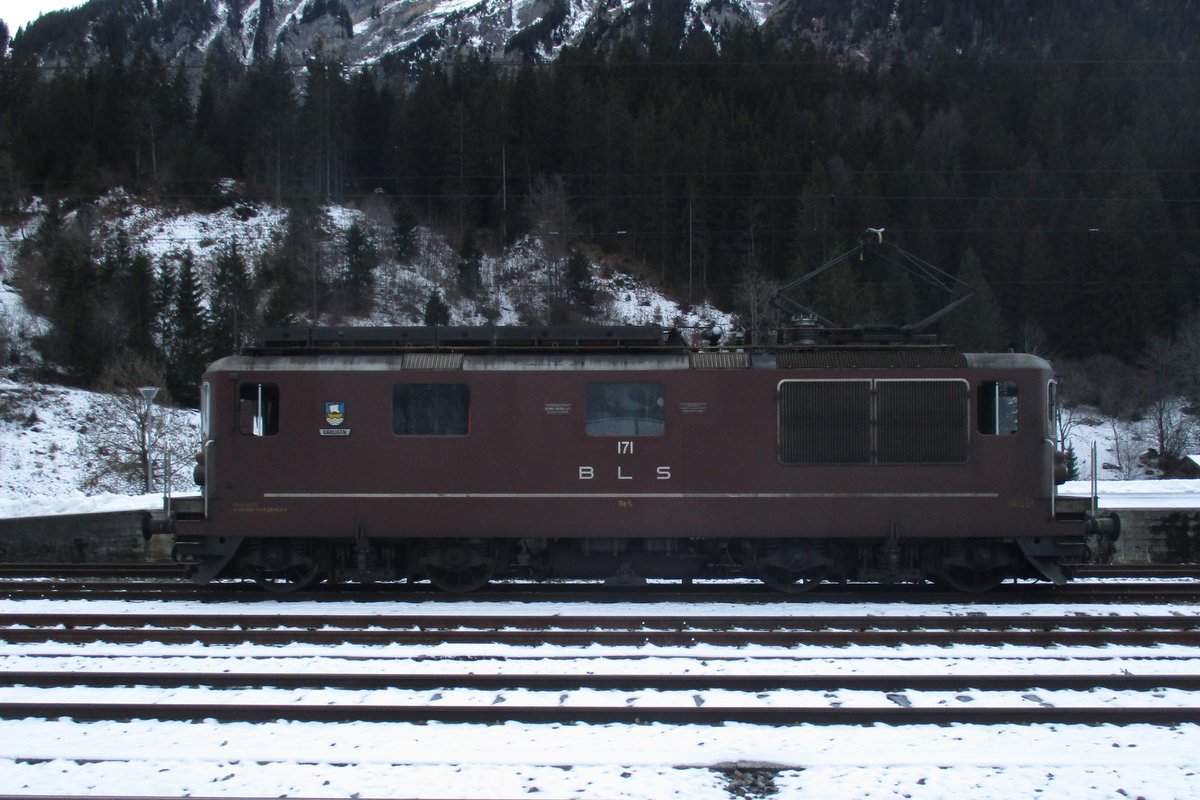 Am 31 Dezember 2018 steht BLS 171 in Kandersteg. 