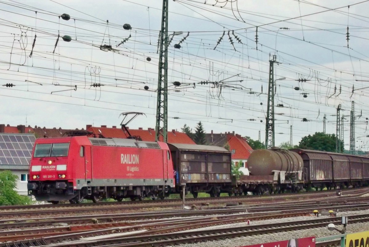 Am 31 Mai 2014 durchfahrt 185 281 Neustadt (Weinstrasse). 