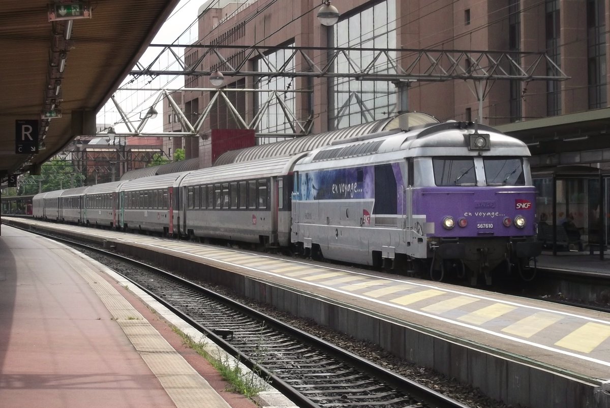 Am 31 Mai 2014 treft 67610 mit ein CoRail in Lyon Part-Dieu ein.