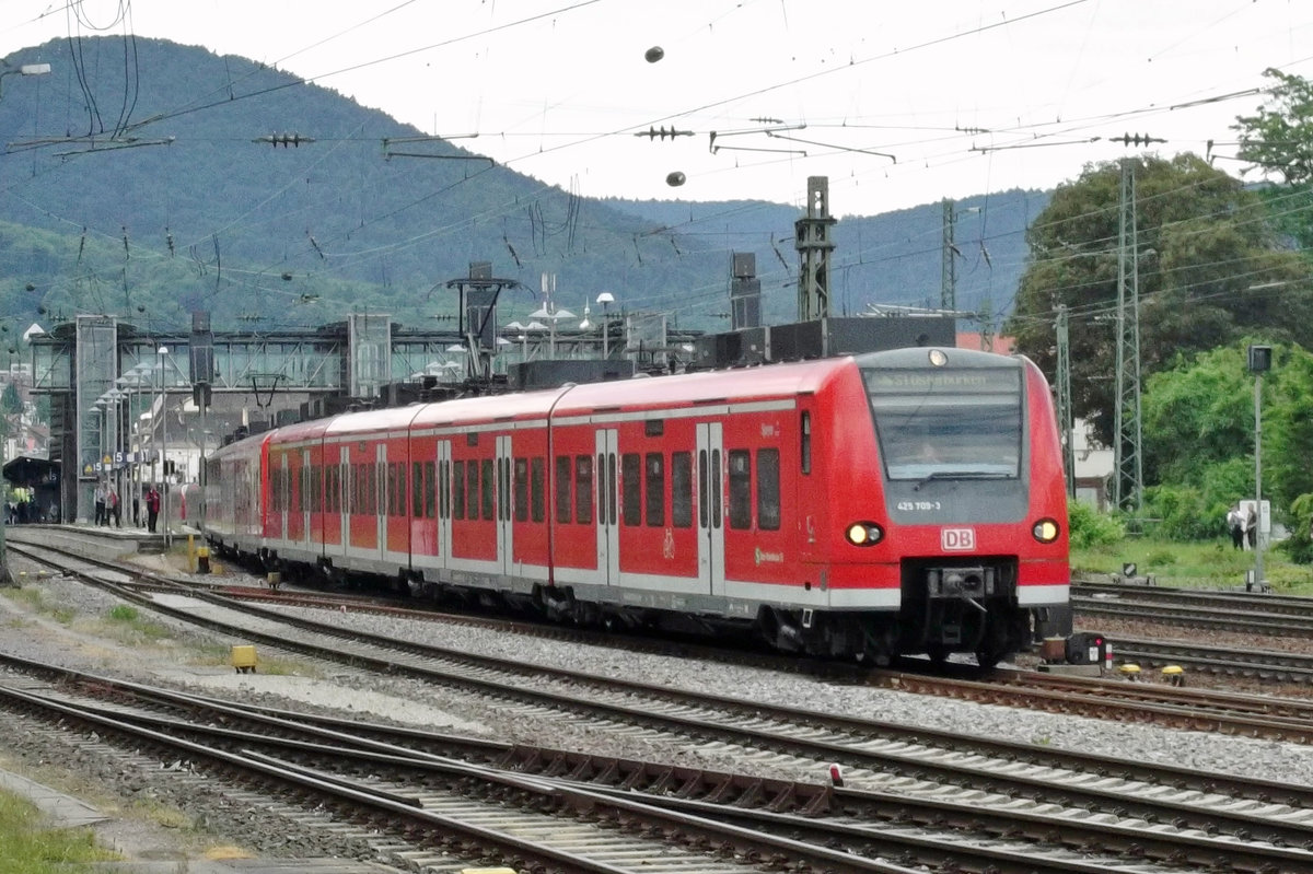 Am 31 Mai 2014 treft 425 709 in Neustadt (Weinstrasse) ein.