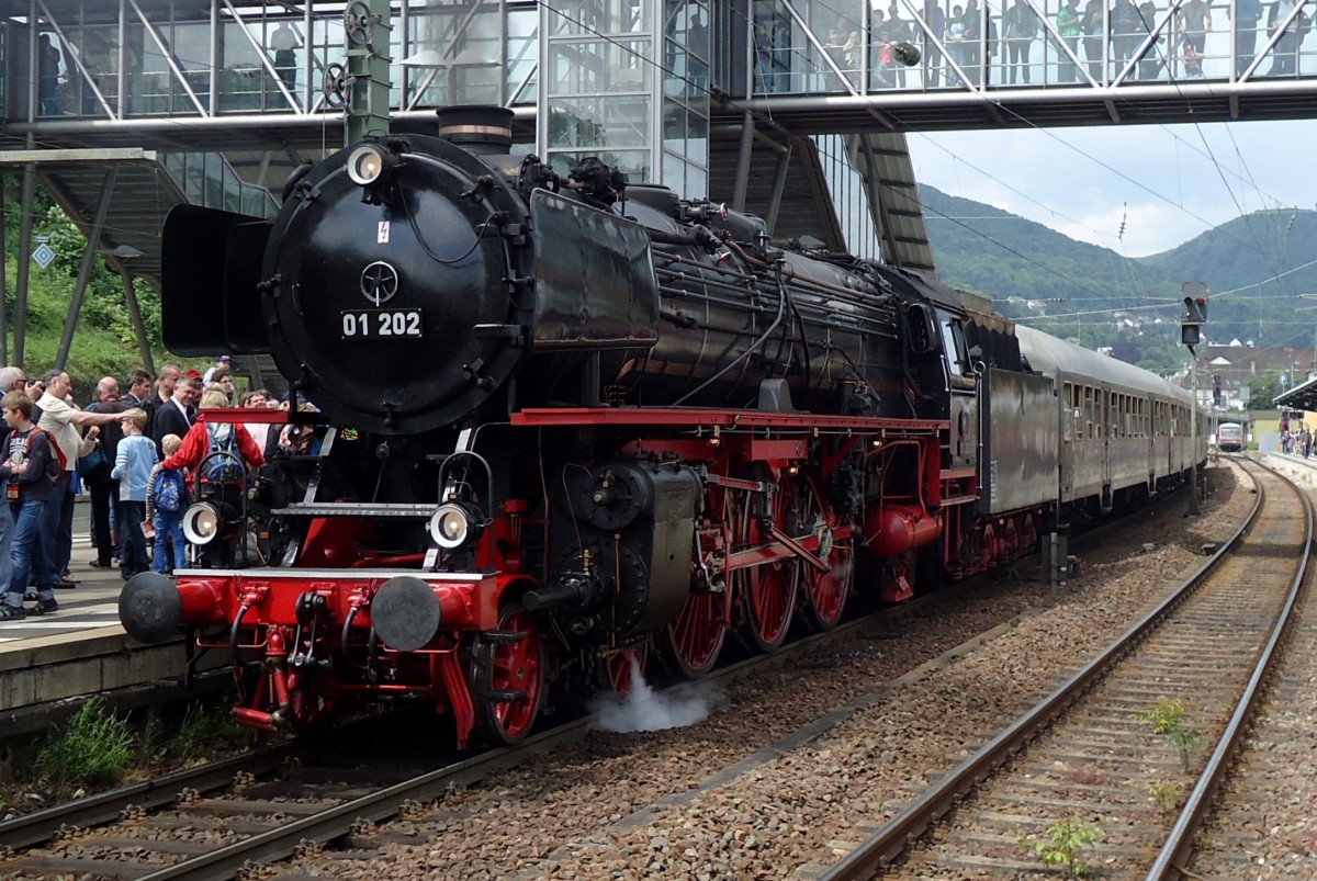 Am 31 Mai 2014 war 01 202 in Neustadt (Weinstrasse) Hbf.