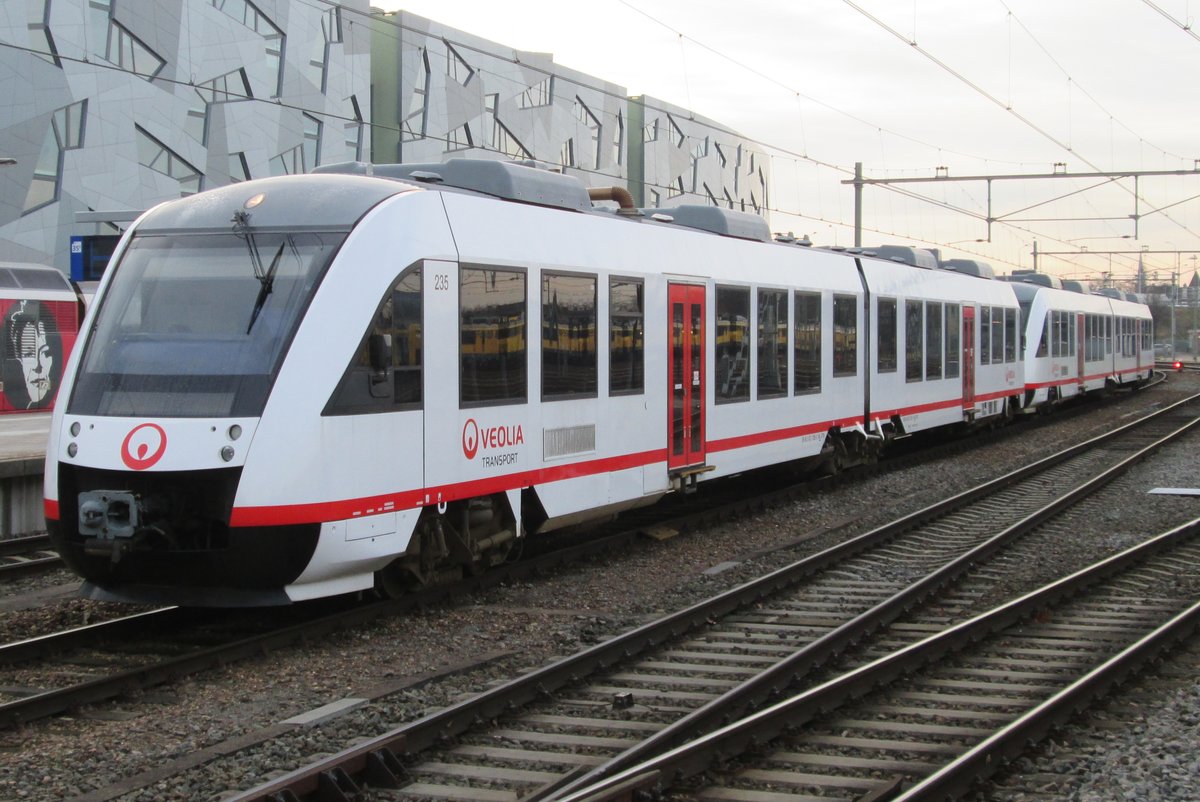 Am 6 Januar 2015 steht Veolia 235 in Nijmegen.