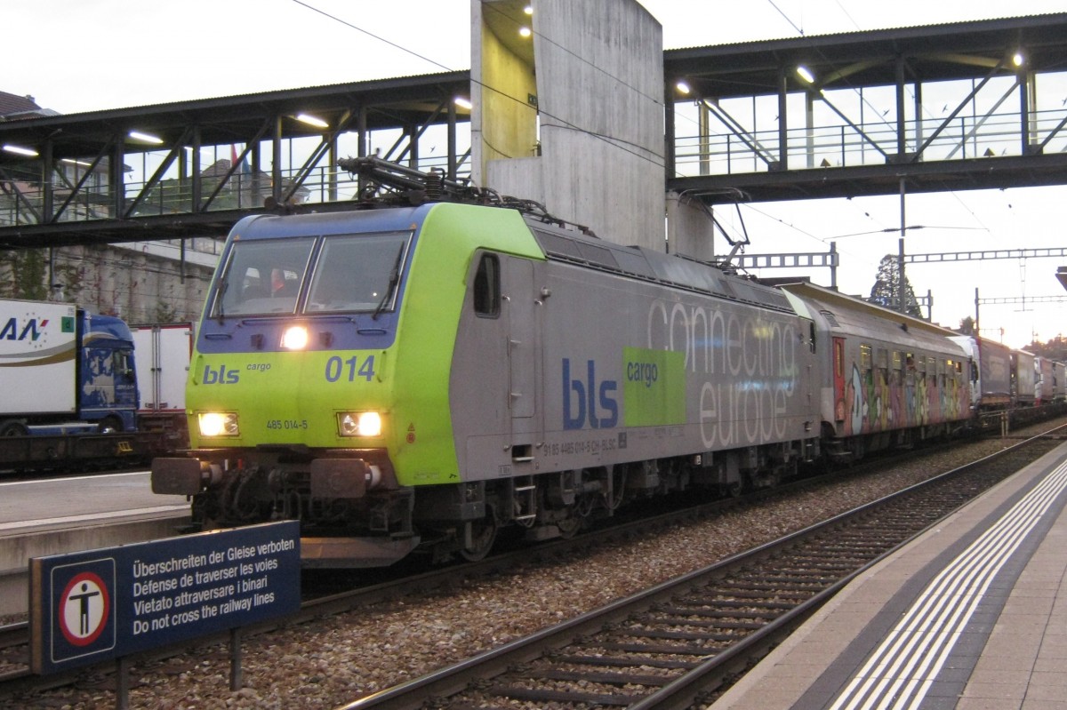 Am 6 Juni 2009 steht BLS 485 014 in Spiez.