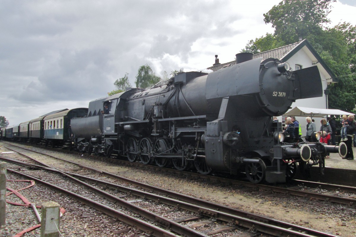 Am 6 September 2015 steht 52 3879 bei der VSM mit ein Dampfpendel in Beekbergen.