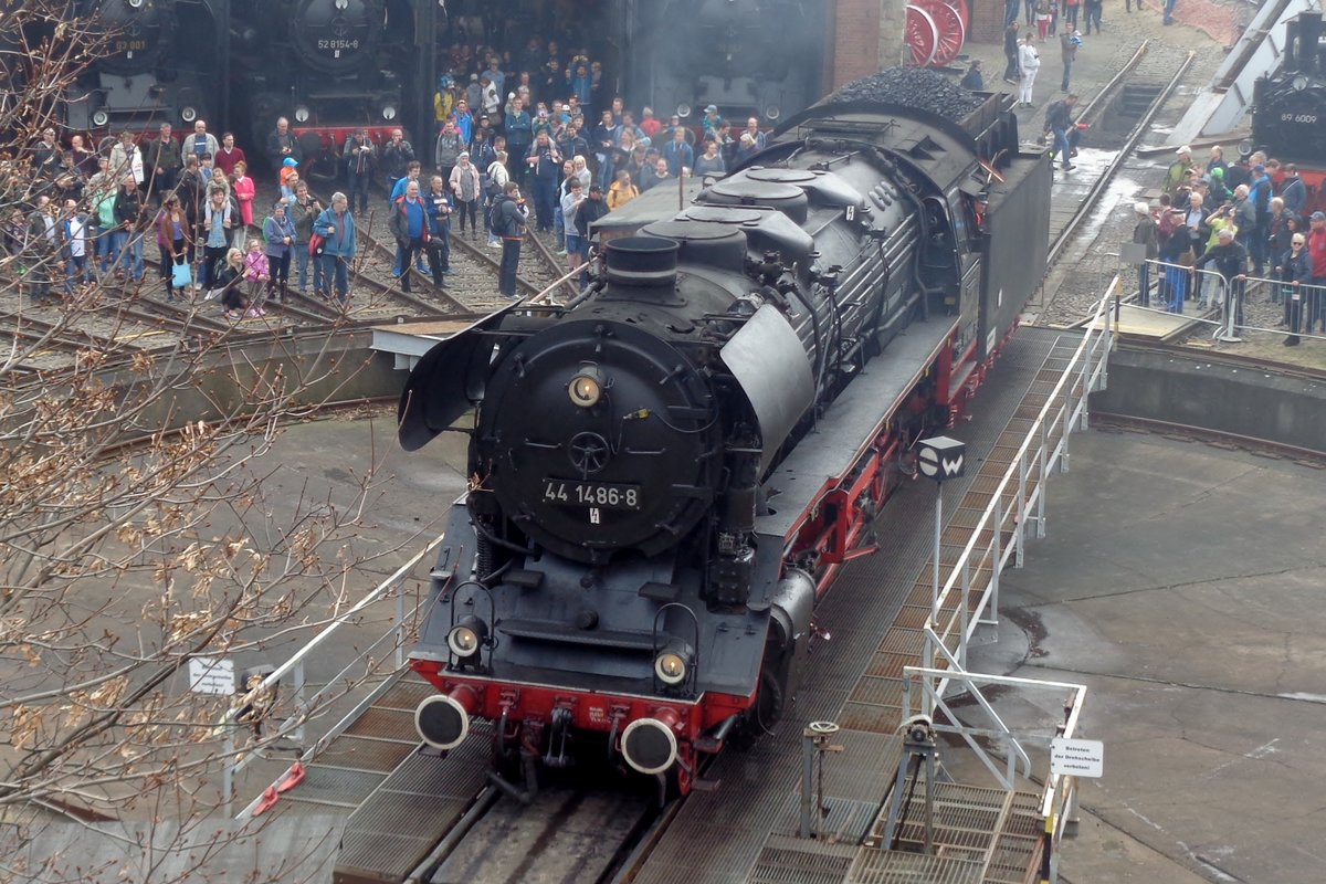 Am 8 April 2018 steht 44 1486 auf die Drehscheibe in Dresden-Altstadt. 