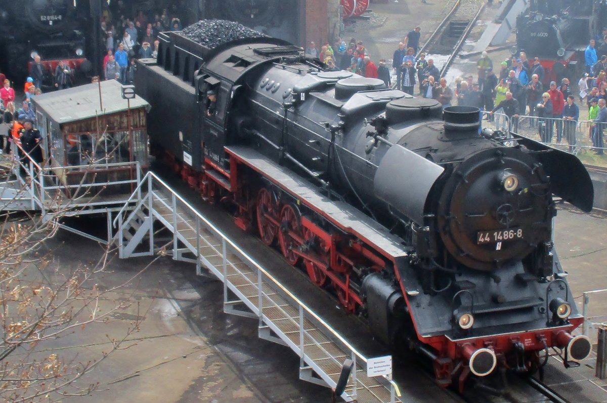 Am 8 April 2018 steht 44 1486 auf die Drehscheibe in Dresden-Altstadt. 