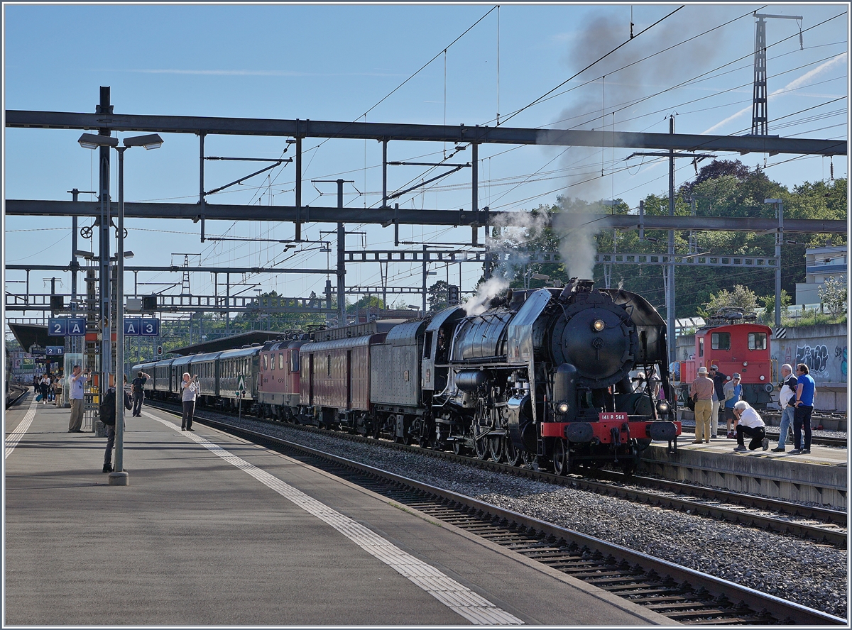 Am 8. Juni 2019 bot die Association 141 R 568 eine Dampfzug zum  Schweizer Dampffestival 2019  der Blonay-Chamby Bahn an, der welcher von Vallorbe via Genève nach Vevey fuhr, um den Fahrgästen wie gewohnt auch kulinarisch Auserlesenes zu bieten. 
In Vevey bestand Anschluss mit einem Blonay-Chamby-Extrazug nach Chaulin, die Rückfahrt erfolgt via Morges. 

Statt wie erwartet in der gleiche Formation nach Vallorbe zu fahren, bot sich in den wenigen Minuten des Aufenthaltes zum Richtungswechsel ein intressantes Manöver, bei welchem die SBB Re 4/4 II zwischen den Reisezugwagen und der 141-R-568 mit ihrem scheinbar unzertrennlichen Postwagen gereiht wurde. 

8. Juni 2019