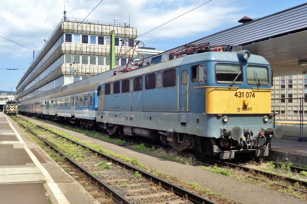 Am 8 Mai 2017 steht 431 074 in Budapest-Delí.