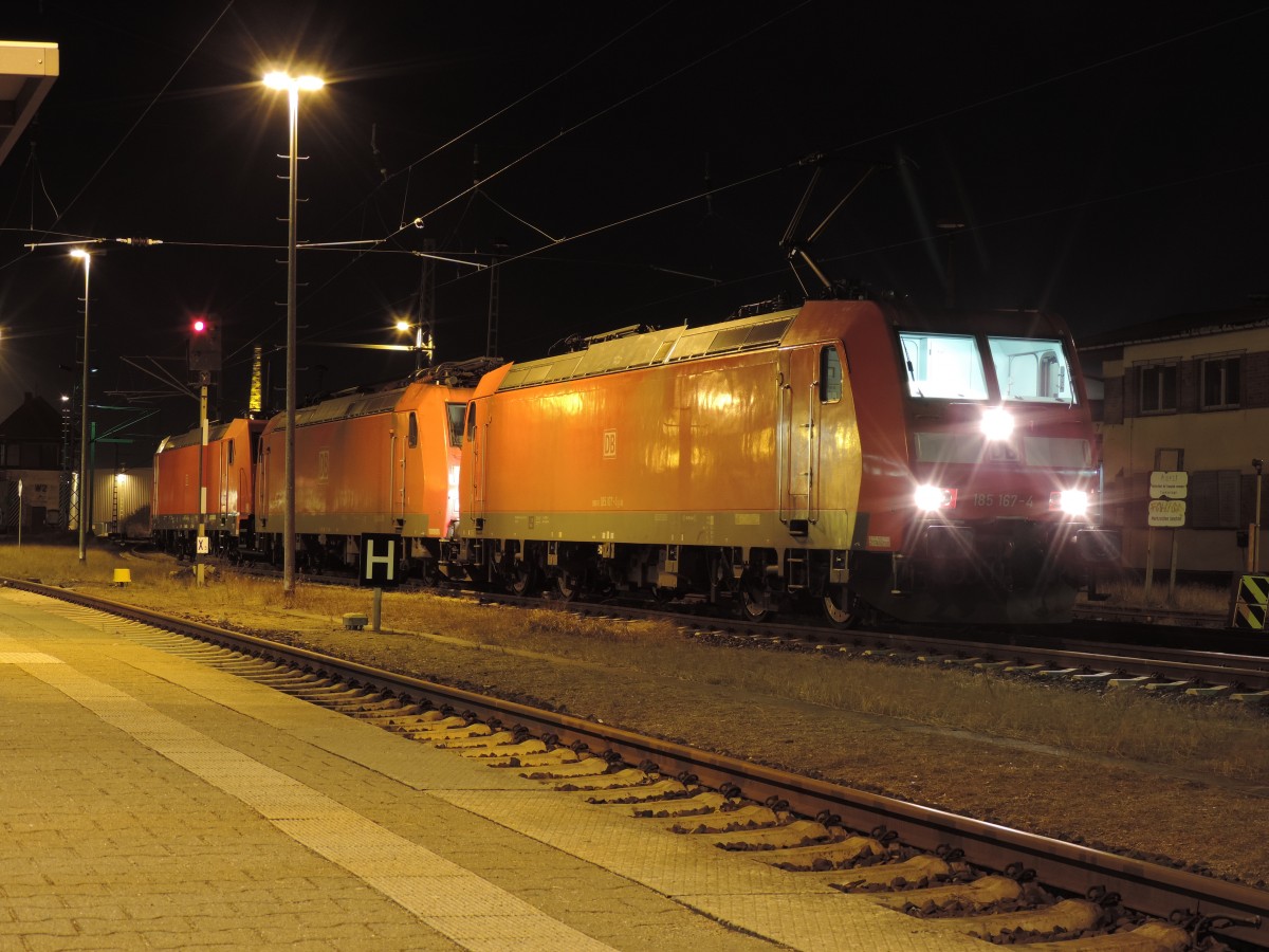 Am Abend des 22.02.2016 machte sich 185 167-4 im Bahnhof Wismar fertig Um zu sich schlafen zulegen.