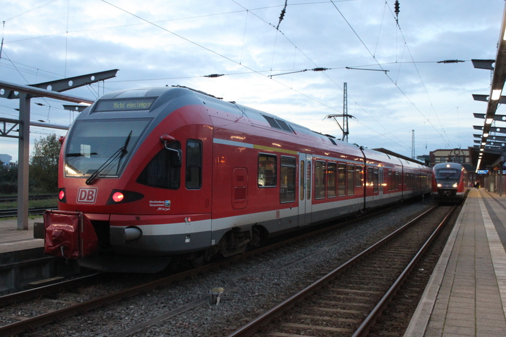 Am Abend des 25.10.2019 stand der Stadler Flirt im Rostocker Hbf.