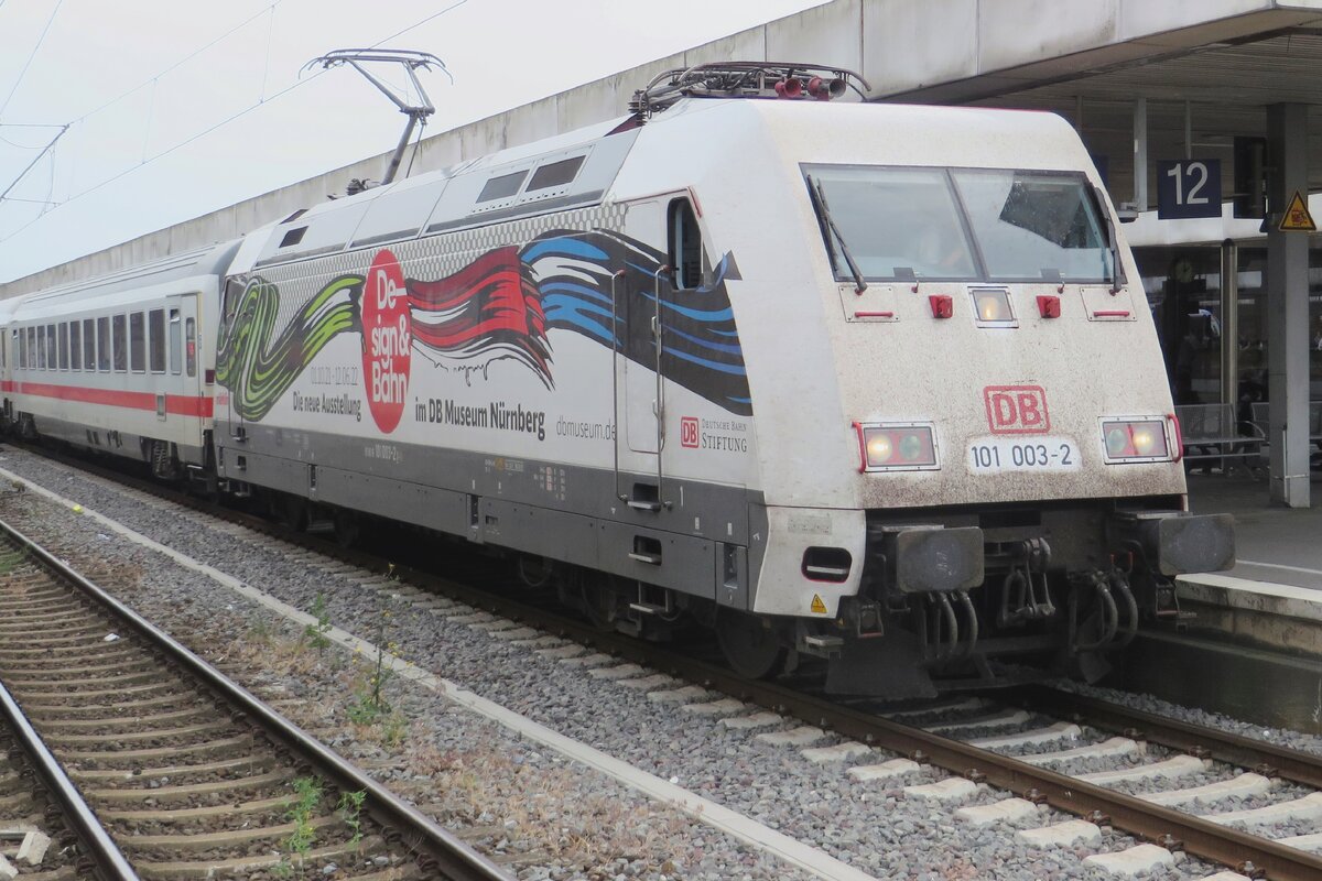 Am grauen 19 Juni 2022 steht 101 003 in Hannover Hbf.