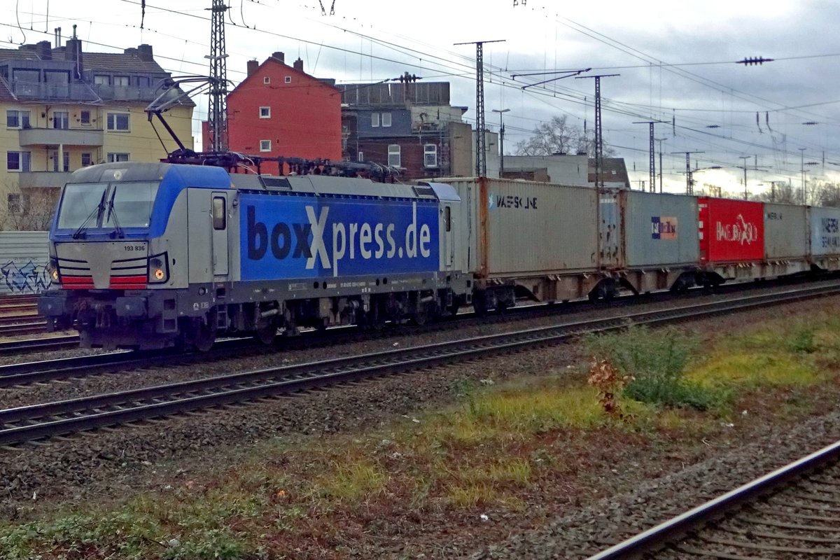 Am grauen 20.Februar 2020 durchfahrt BoxXpress 193 836 Kln West.