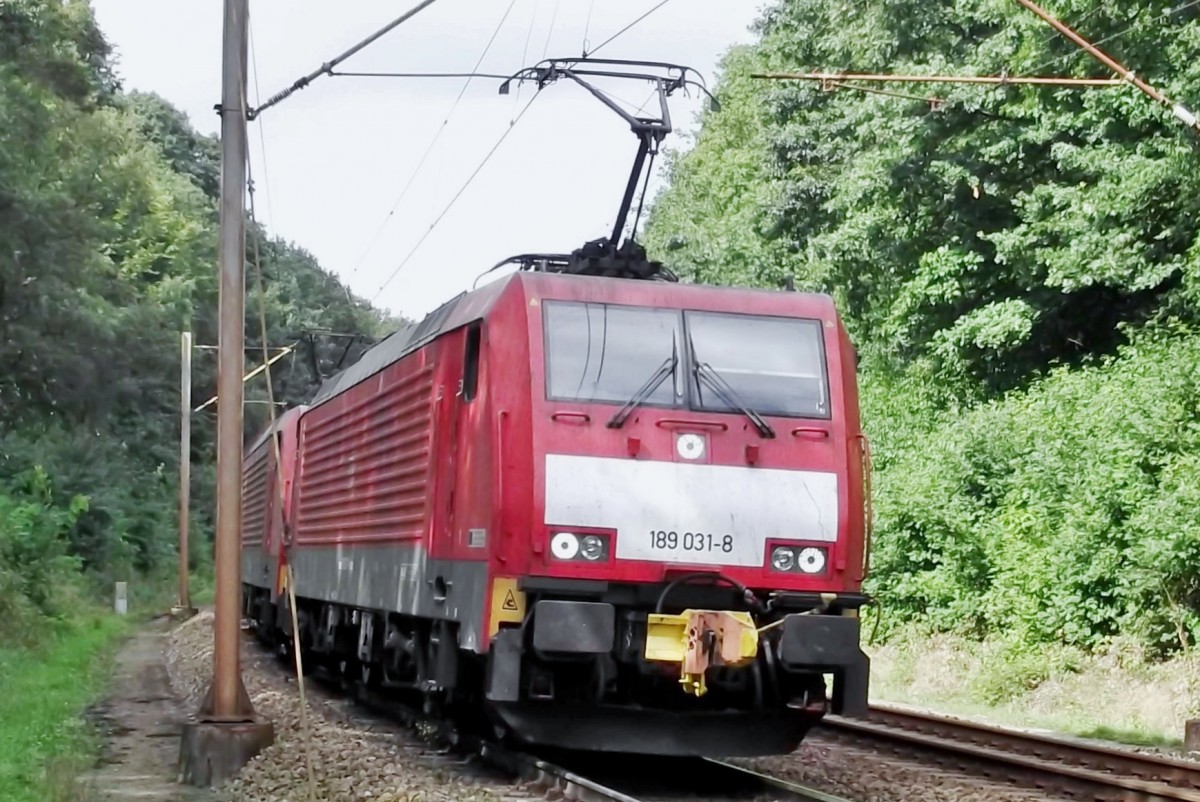 Am Kopf ist momentan 189 031 in Venlo Bovenste Molen am 31 Augustus 2013.