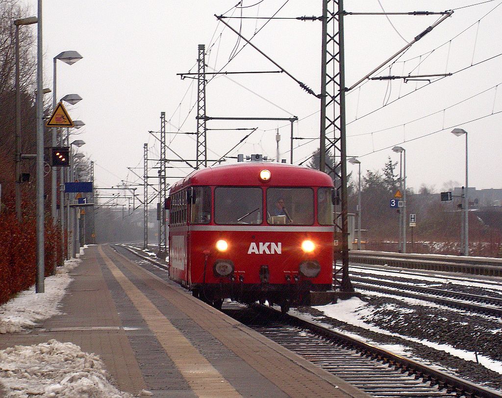 Am letzten Sonntag kam der AKN VT 98 als DPE 32806(Sonderfahrt für eine Hochzeit)durch Schleswig gedieselt. 27.01.2013