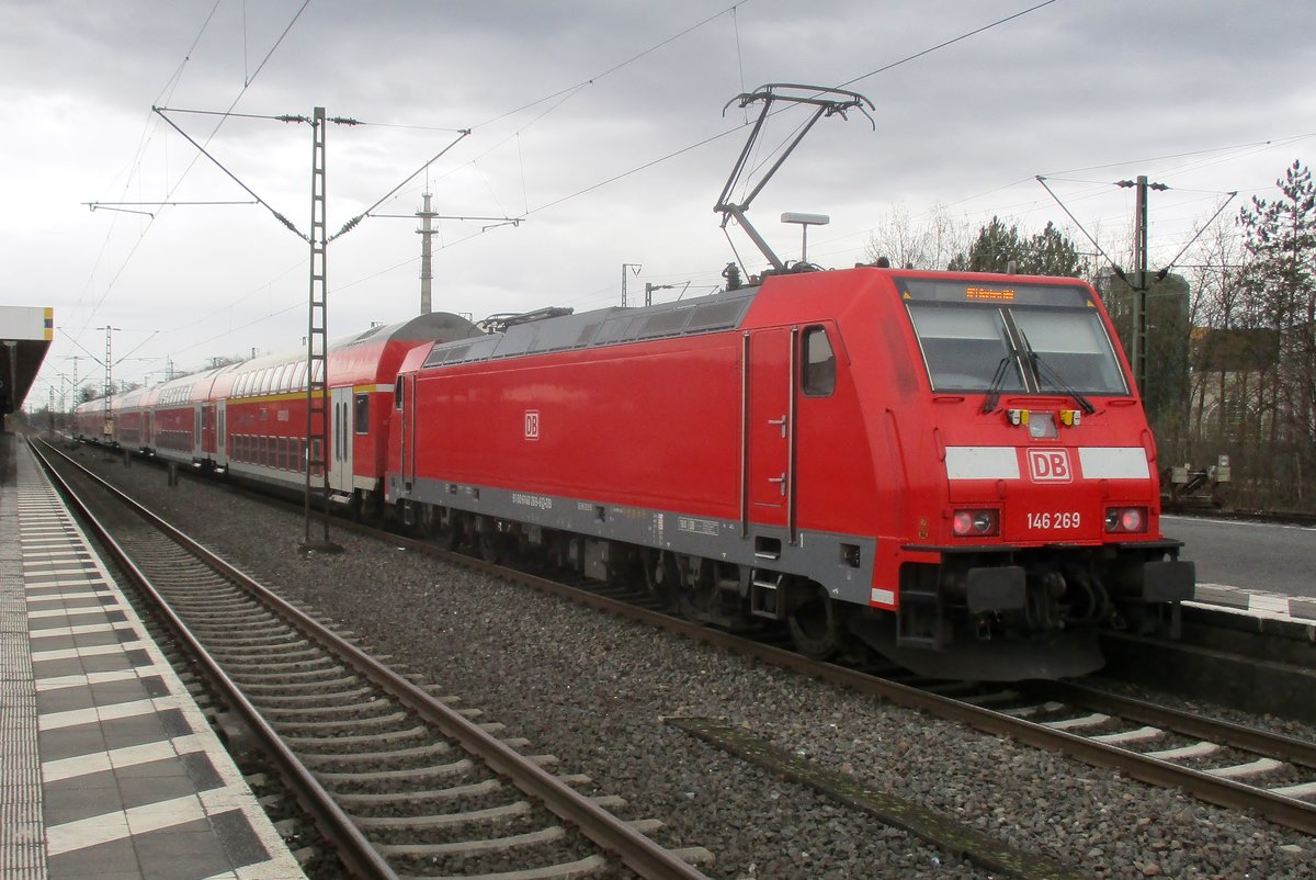 Am miesem Morgen von 4 April 2018 verlässt 146 269 Gelsenkirchen Hbf. 