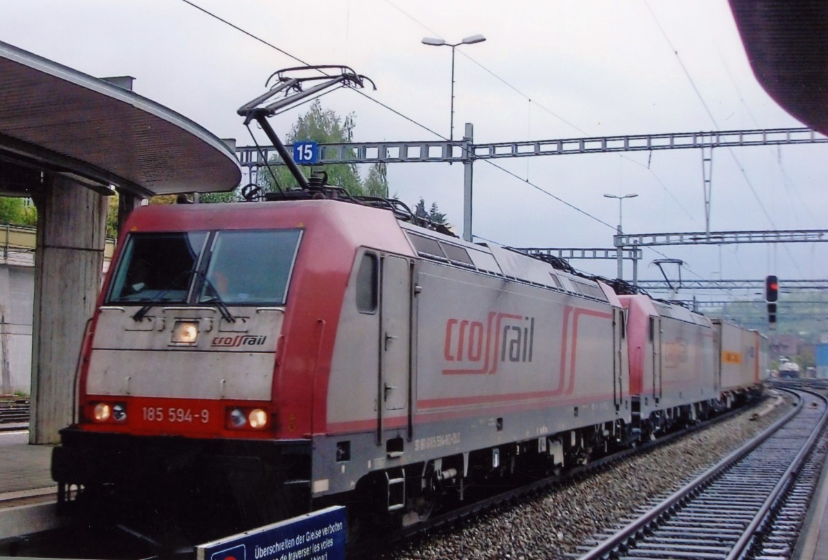 Am miesen 14 Mai 2010 durchfahrt Crossrail 185 594 wiederum Spiez.