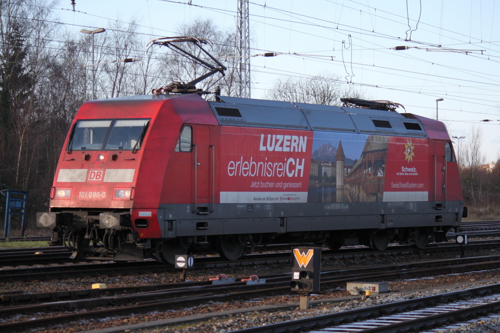 am Mittag lie sich 101 080 im Rostocker Hbf blicken Ziel war spter Leipzig Hbf.28.12.2014