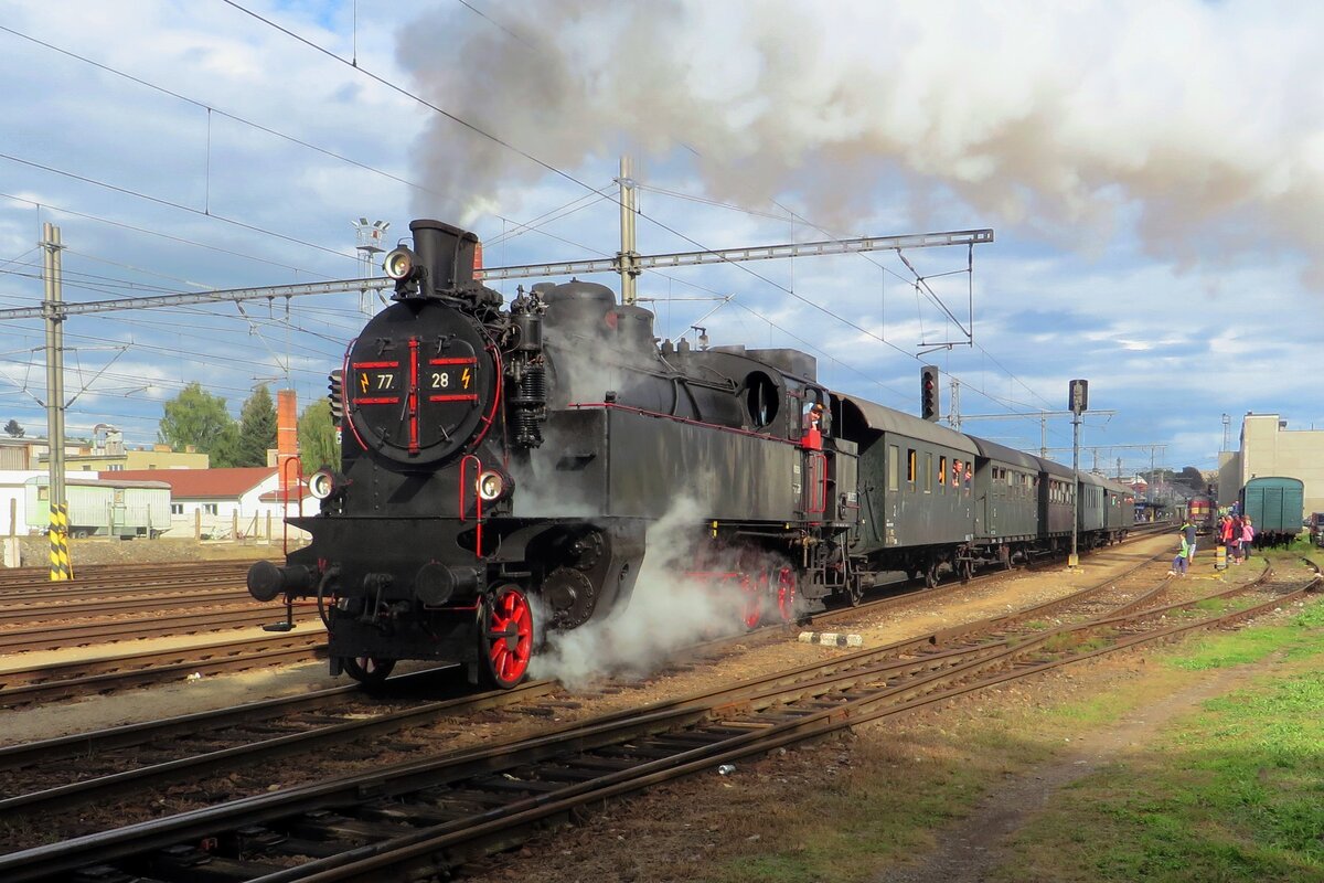 Am Morgen von 10 September 2022 verlsst 77.28 mit ein Sonderzug Benesov u Prahy.