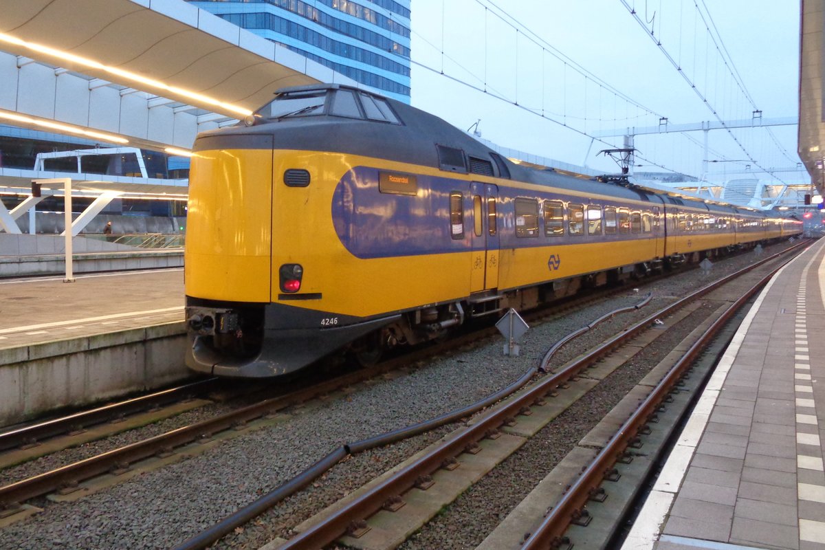 Am Morgen von 28 Dezember 2018 steht 4246 in Arnhem Centraal.