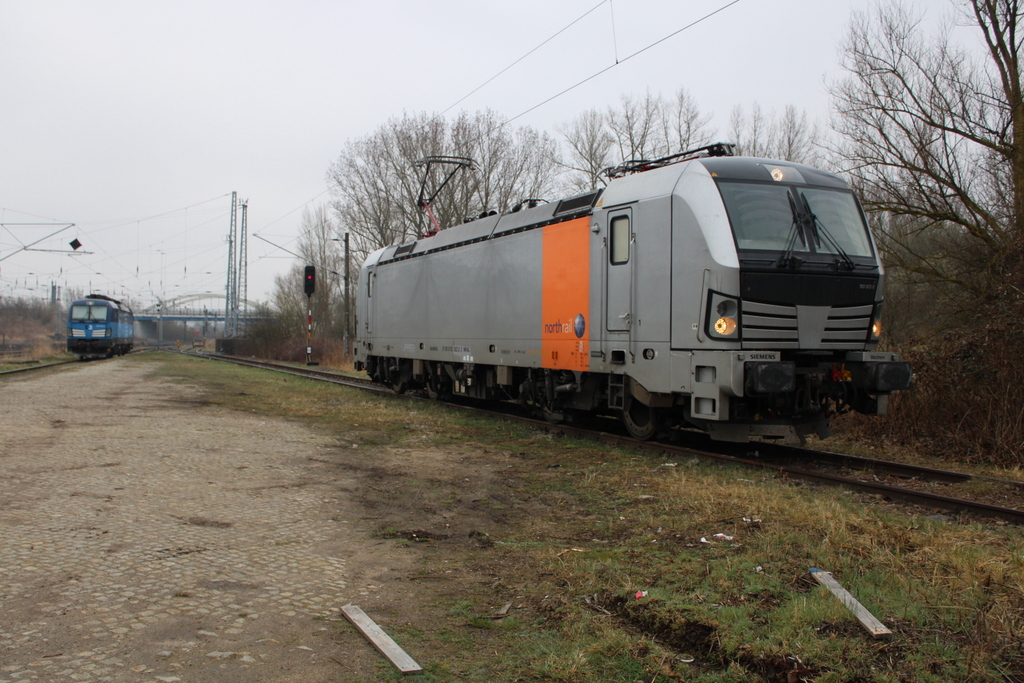 Am Morgen des 04.04.2021 kam zum Vectron Treffen zwischen northrail und CD-Cargo in der Landestraße am ehemaligen S-Bahnhaltepunkt Rostock-Hinrichsdorfer Str.