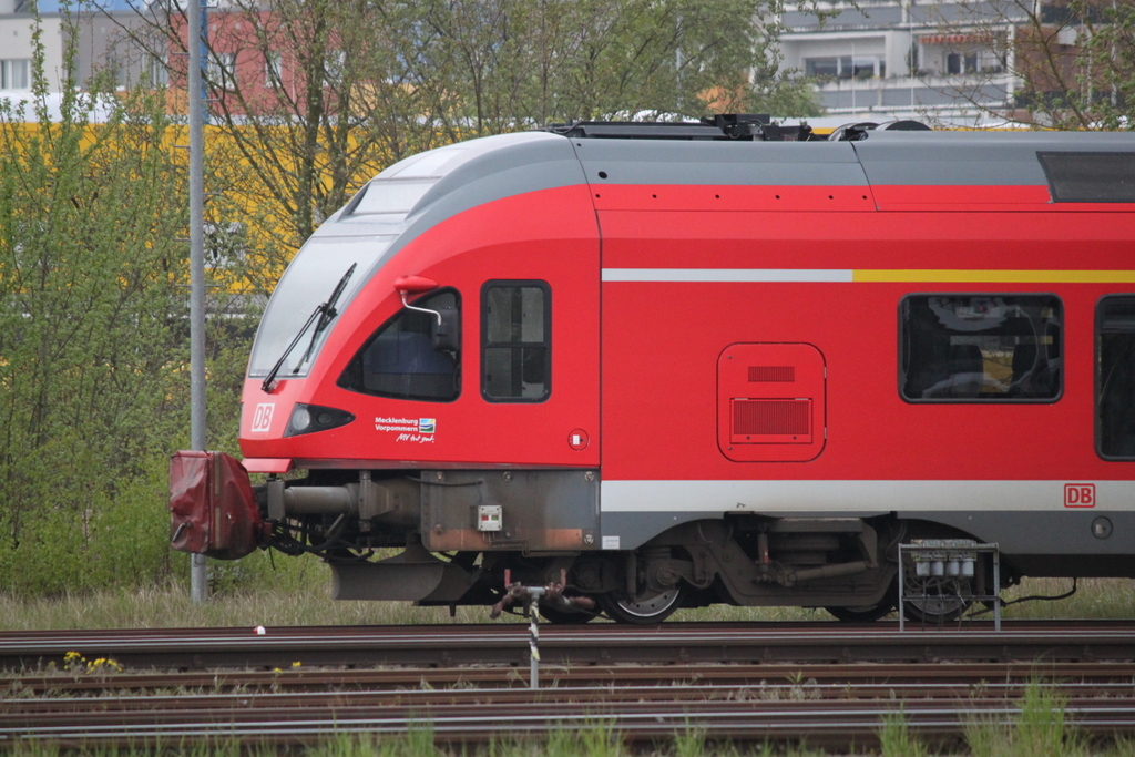 Am Morgen des 06.05.2017 stand der Stadler Flirt ohne Abdeckung im Rostocker Hbf.06.05.2017