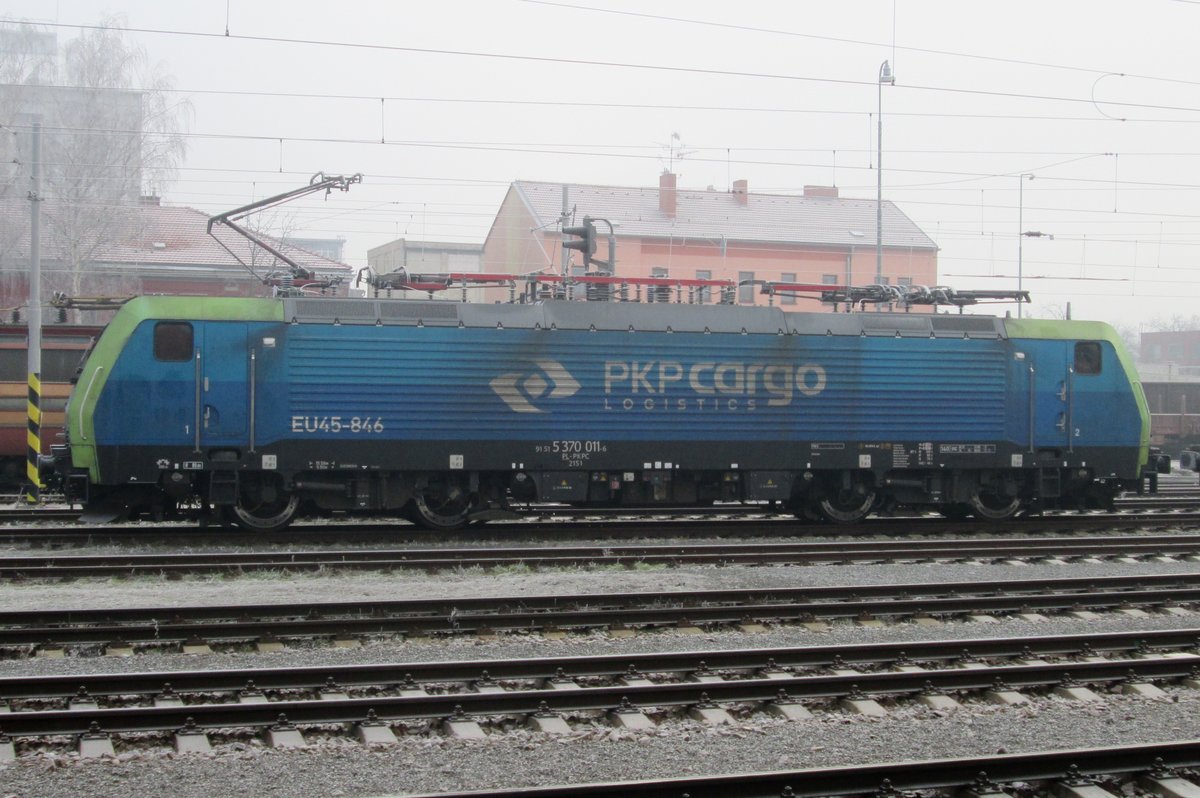 Am Sylvester 2016 steht PKP Cargo ES 64 F4-846 in Breclav.