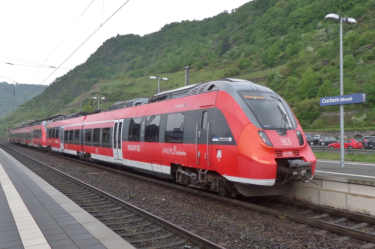 Am trben 10 Mai 2016 steht 442 005 in Cochem.