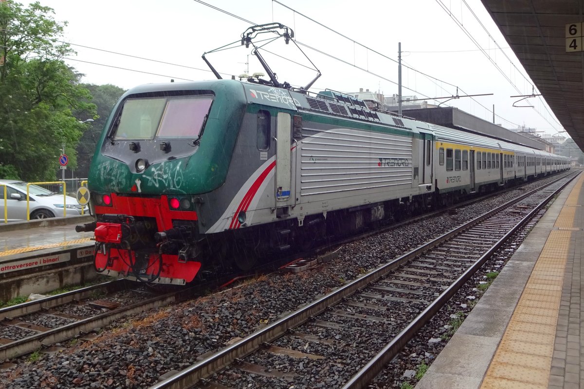 Am trüben 27 Mai 2019 steht E 464 059 in Gallarate.