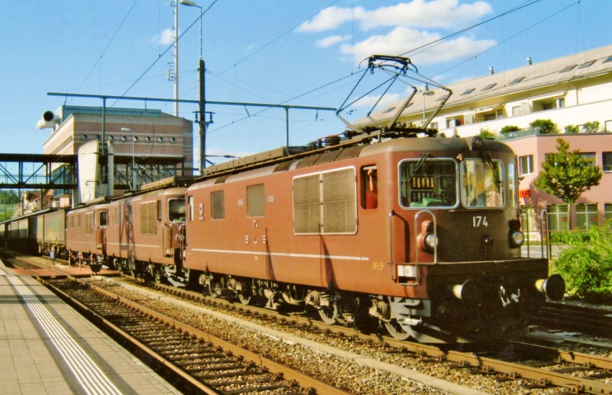 Ambrogio-Shuttle mit BLS 174 steht am 14 September 2011 in Spiez.