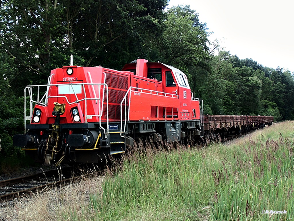 ankunft der 261 097-0,mit 3 RES,am glinder bahnhof,20.07.15