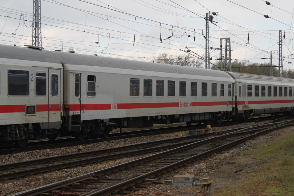 ARkimmbz 288.5 im IC 2212(Koblenz-Binz)am 08.04.2016 im Rostocker Hbf.