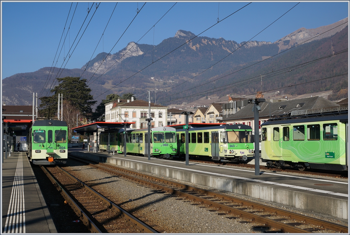 ASD und AL Triebfahrzeuge und Steuerwagen in Aigle.
14. Dez. 2016