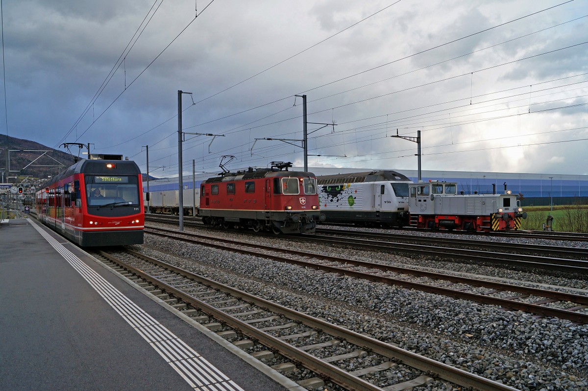 ASm/SBB/BLS/RAIL CARE: Zufälliges Zusammentreffen in Oensingen am 14. Januar 2015 mit dem Be 4/8 111  STAR , der Re 4/4 11259 und der SCHOEMA Tm 2/2 98 85 5237 806-5 die den rail Care-Zug mit der BLS 465 015-6 aus der Umladestation manöveriert.
Foto: Walter Ruetsch