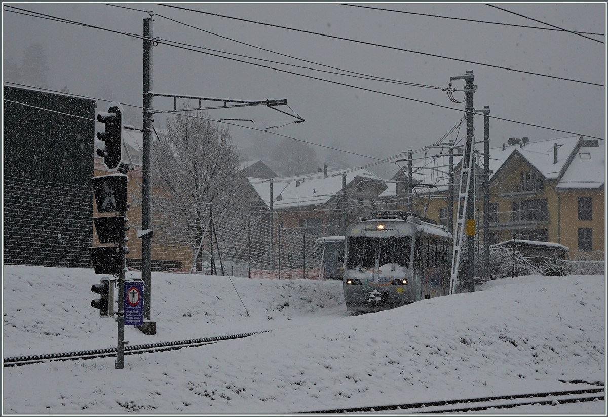  Astro Pléiades  und  Train des Etoiles  kämpfen sich durch den dichten Schnee und erreichen Blonay. 
12. Feb 2016