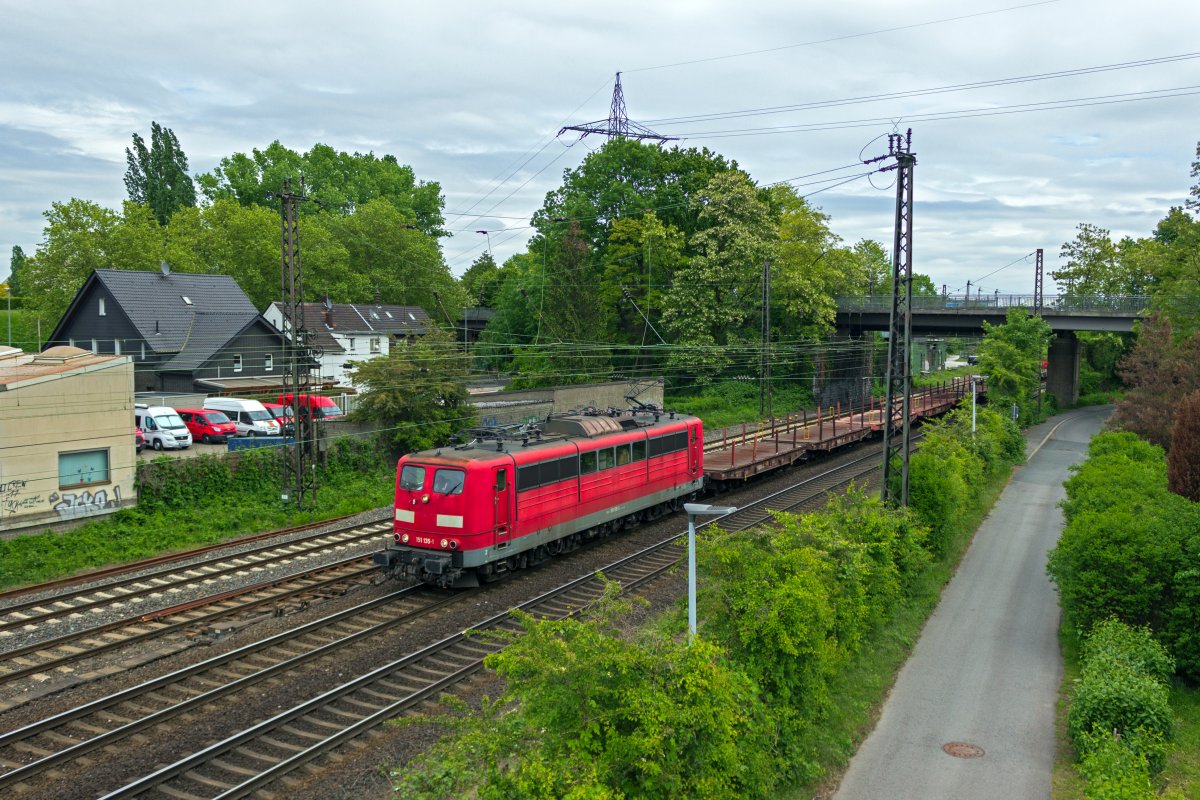 Auch 151 135 ist etwa ein Jahr nach dieser Aufnahme bereits abgestellt. Am 16.05.19 fhrte die Lok einen Leerzug in Richtung Duisburg.